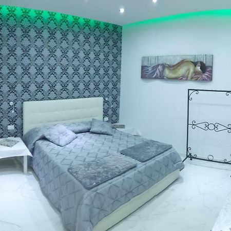 Luxury Room Al Cristo Velato Naples Luaran gambar