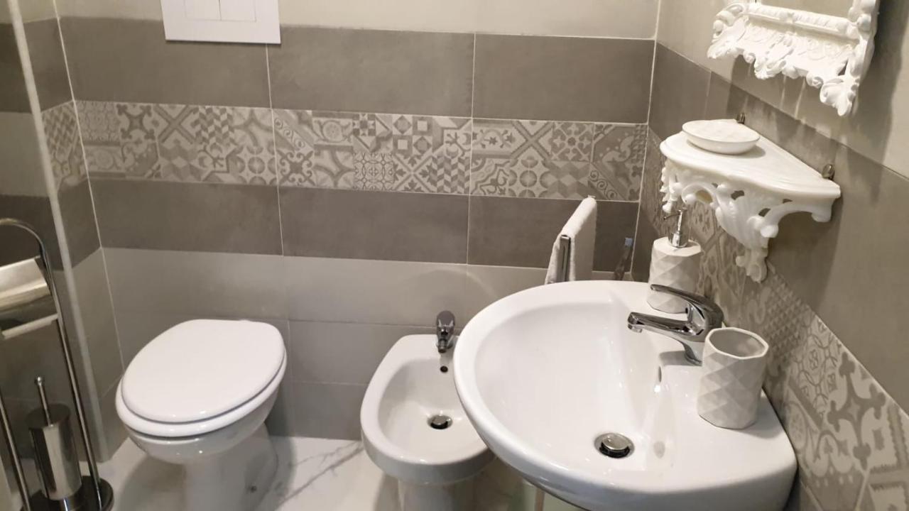 Luxury Room Al Cristo Velato Naples Luaran gambar