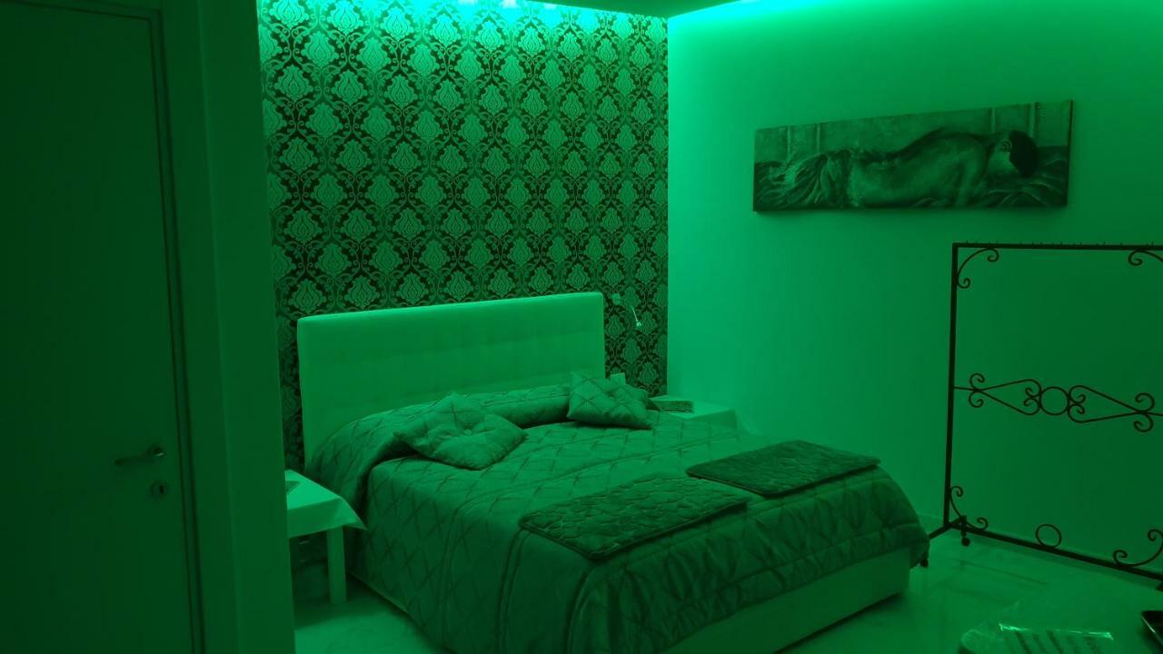 Luxury Room Al Cristo Velato Naples Luaran gambar